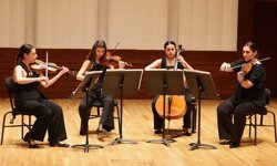 İzmir Oda Orkestrası'na Ayakta Alkış!