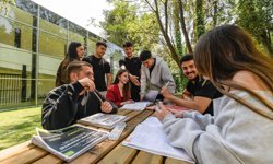 Kültürpark’ta kitap molası: Hasan Ali Yücel Kütüphanesi dolup taşıyor