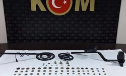 İzmir'de tarihi eser operasyonu: 203 antik obje ele geçirildi