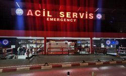 Parkta dehşet! Minik Samet rastgele savrulan bıçağın hedefi oldu