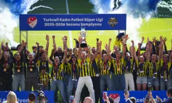 Fenerbahçe şampiyonluk kupasını kaldırdı