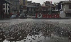 Manisa’yı sel aldı! Fırtına çatıları uçurdu, 4 hükümlü yaralandı