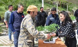 Bornova’dan tarlalara destek hamlesi: 150 bin fide üreticiyle buluştu