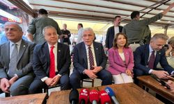 Müsavat Dervişoğlu tarihi Kemeraltı’nda esnafın nabzını tuttu