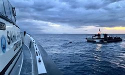 Karaburun açıklarında 17 düzensiz göçmen kurtarıldı