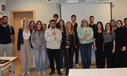 İGC Başkanı Dilek Gappi Yaşar Üniversitesi'nde genç gazetecilerle buluştu