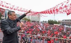 CHP'de üç ilçede meydanlarda