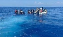 Çeşme açıklarında 32 düzensiz göçmen yakalandı
