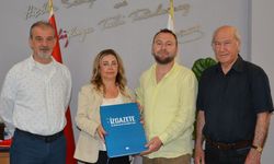 İz Gazete 10. yılına özel almanağı ilk İGC'ye hediye etti