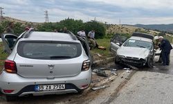 İzmir'de 2 otomobil çarpıştı: 8 yaralı!