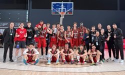 İzmir basketbolunda dramatik tezat: Aslar can derdinde gençler şampiyonluk yolunda