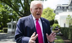 Trump’tan İran’a uyarı: “Kabul etmezlerse bombardıman başlayacak”