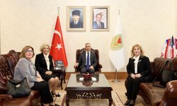 "Yılın Kahraman Annesi" Plaketi Ayla Kara’nın Çocuklarına Emanet