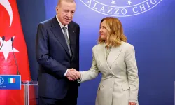Erdoğan uyardı, Meloni sigarayı bıraktı