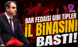 CHP İzmir’de olaylı gece: "Bar fedaisi gibi tipler il binasını bastı"