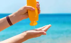 Dermatologlardan kritik uyarı: Güneş kremi kullanırken yapılan hatalar!