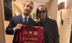 Ronaldinho 46 yaşında yeşil sahalara geri dönüyor!