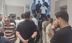 CHP İzmir’de hareketli saatler: Gümrükçü'nün destekçileri il binasında