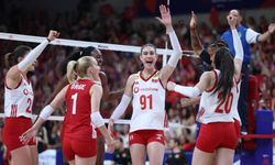 İzmir'in voleyboldaki gururu Defne: Milletler Ligi'nde ay-yıldızla parlıyor