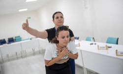 Hayat kurtaran merkezde binlerce kişiye ilkyardım eğitimi