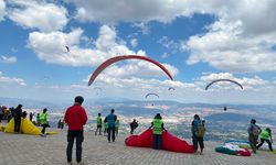 Yamaç paraşütü pilotları Simav semalarında yarıştı
