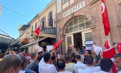 Kemeraltı esnafından tabutlu protesto: “Esnaf öldü, Allah rahmet eylesin”