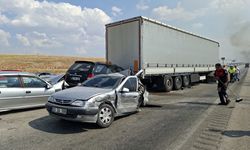 Anız yangını nedeniyle 13 araç birbirine girdi