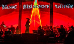 Hande Yener, Sezen Aksu şarkılarıyla sahneye çıktı