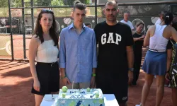 İzmirli Milli Tenisçi Ata’nın doğum günü kortta kutlandı