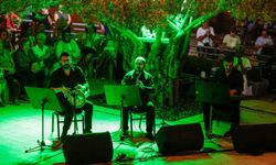 Zeytin ağacının altında 'Gece Makamı' ezgileri