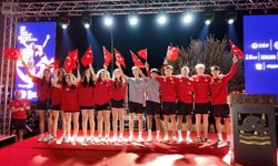 Foça'da plaj voleybolu coşkusu