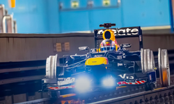 F1 Aracı Madrid Metrosunda Raylara İndi