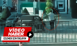 Belediyenin önünde silahlı bekleyiş