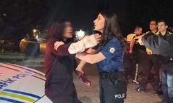 Polise direnip, gazetecilere tüküren kadın tutuklandı