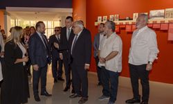 Rusya Büyükelçisi Vershinin İzmir'de Nâzım Hikmet sergisini gezdi