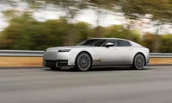Jaguar'ın Yeni Elektrikli Canavarı: 2028 Type 01 Tanıtıldı