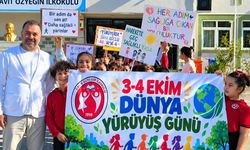 Bornova'da öğrenciler sağlıklı yaşam için yürüdü