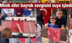 Minik eller bayrak sevgisini suya işledi