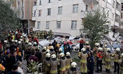 İstanbul'da 7 katlı binanın 3 katı çöktü!