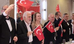 Konak'ta Cumhuriyet coşkusu çocuklara umut oldu
