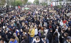 Paris'te protestolara karşı yeni karar: Hafta sonu kısmi sokağa çıkma yasağı!