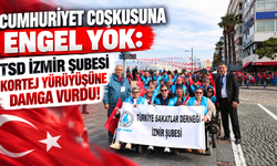 Cumhuriyet coşkusuna engel yok: TSD İzmir Şubesi kortej yürüyüşüne damga vurdu!