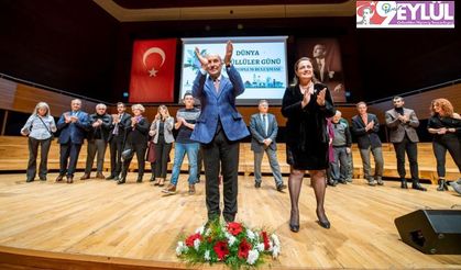 Soyer: İzmir felaketleri gönüllülükle aştı