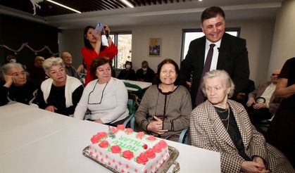 Alzheimer Evi’nde yılbaşı eğlencesi