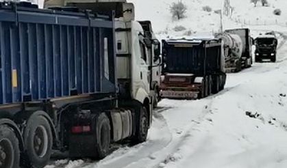 Şirvan'da kar yağışı nedeniyle bazı araçlar yolda kaldı