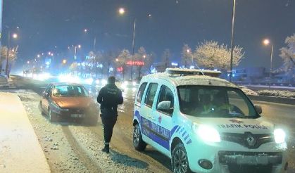 Ankara'da kar yağışı etkisini artırdı