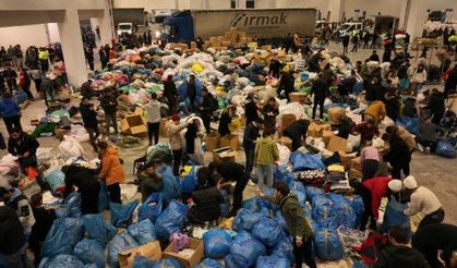 İzmir’den deprem felaketine destek çığ gibi büyüyor