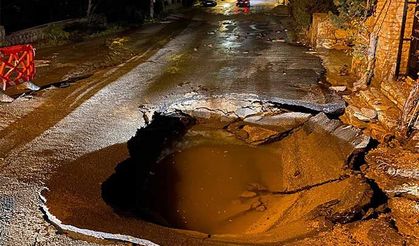 Bodrum'daki dev çukur görenleri hayrete düşürdü: Su borusu patladı!