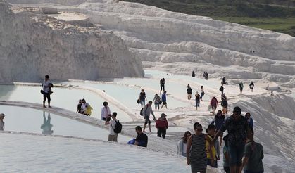 Pamukkale bayramda ziyaretçilerini ağırlıyor