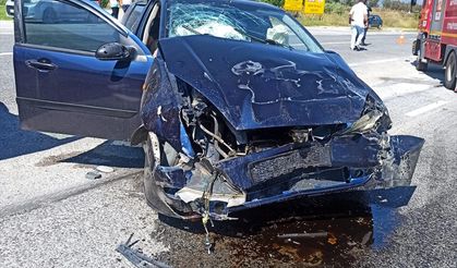 İki otomobilin çarpıştığı kazada üç kişi yaralandı